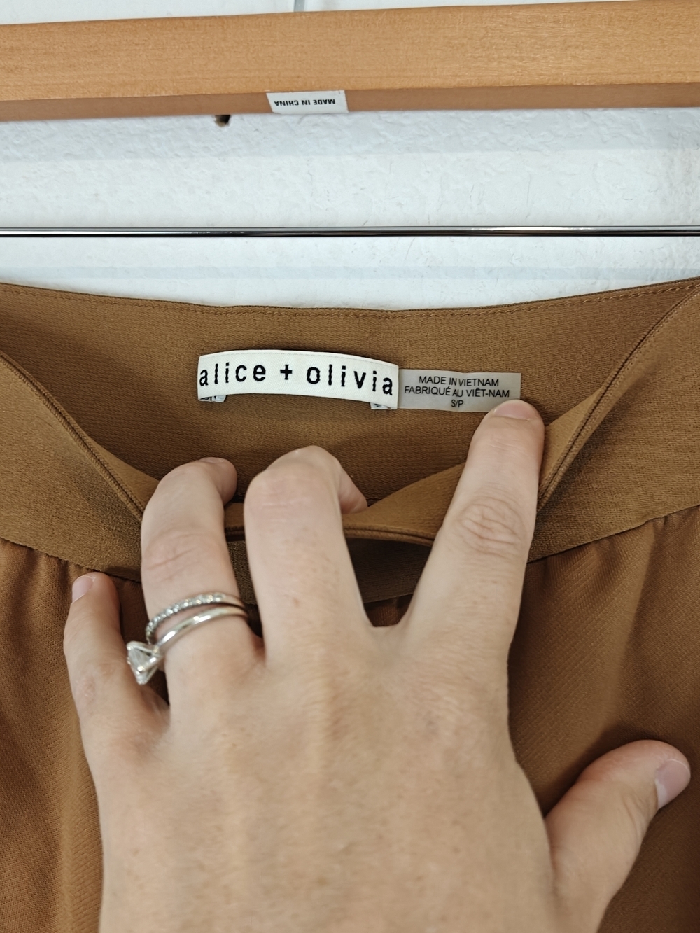 Alice + Olivia “Pete” Camel Jogger Pants Luxe Casual Chic Effortless Evelvated S - Picture 5 of 10